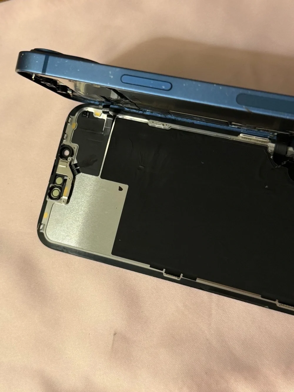 iPhone 13 read description